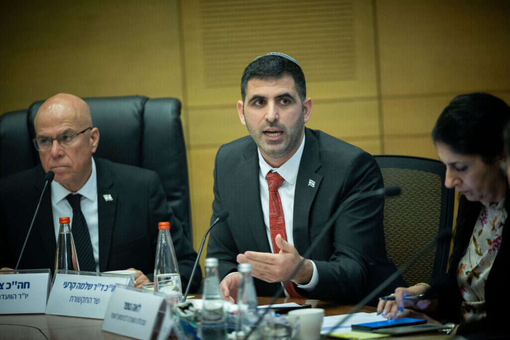 שר התקשורת, שלמה קרעי | יונתן זינדל, פלאש 90