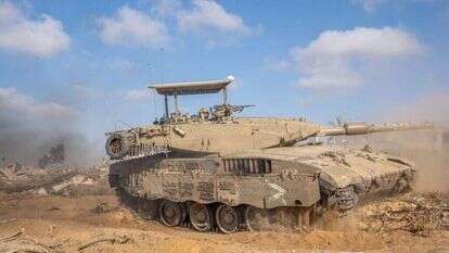 לוחם צה"ל על טנק בתוך הרצועה. | דובר צה"ל