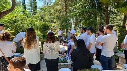 סיור בהר הרצל ביום הזיכרון. | מסע ישראלי