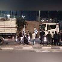 חסימת משאיות סיוע לעזה בגבעה הצרפתית. | צו 9