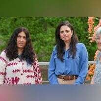 "העצב הולך איתך לכל מקום. זה שאנחנו ביחד נותן כוח". שרה וספי, איילת שקד, ורד וספי־צברי. | אייל מרגולין, ג'יני