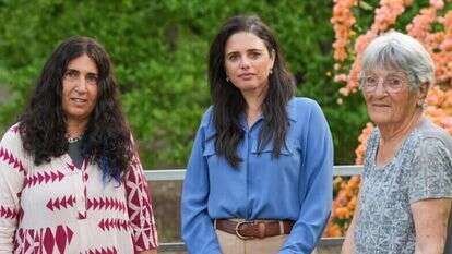 "העצב הולך איתך לכל מקום. זה שאנחנו ביחד נותן כוח". שרה וספי, איילת שקד, ורד וספי־צברי. | אייל מרגולין, ג'יני "העצב הולך איתך לכל מקום. זה שאנחנו ביחד נותן כוח". שרה וספי, איילת שקד, ורד וספי־צברי. | אייל מרגולין, ג'יני