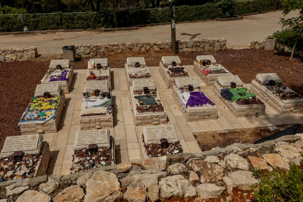 החלקה הצבאית. | נעמה שטרן החלקה הצבאית. | נעמה שטרן