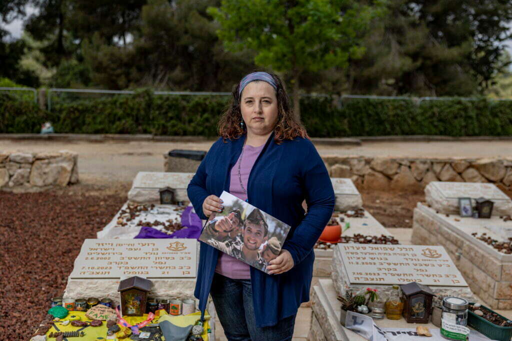 נעמי וייזר, אימו של רועי ז"ל. | נעמה שטרן נעמי וייזר, אימו של רועי ז"ל. | נעמה שטרן