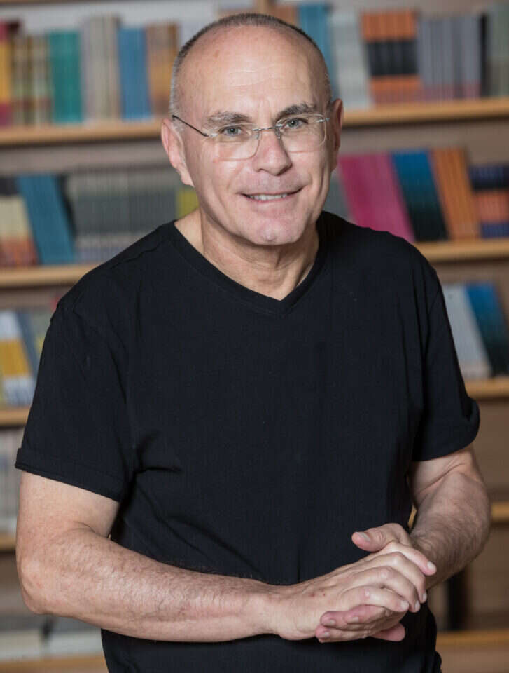 יגיל לוי. | עודד קרני