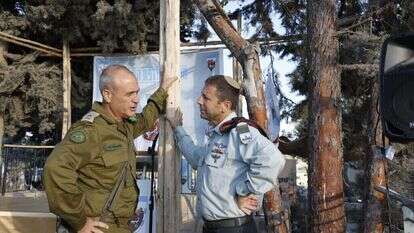 "רק אג'נדה אחת - ביטחון". תא"ל בלוט ואלוף יהודה פוקס. | גרשון אלינסון, פלאש 90 "רק אג'נדה אחת - ביטחון". תא"ל בלוט ואלוף יהודה פוקס. | גרשון אלינסון, פלאש 90