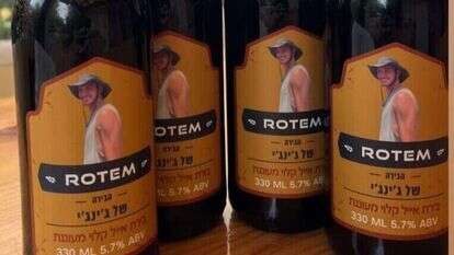 "הבירה של ג'ינג'י": הבירה עם תמונתו של רותם לוי ז"ל. | באדיבות המשפחה "הבירה של ג'ינג'י": הבירה עם תמונתו של רותם לוי ז"ל. | באדיבות המשפחה