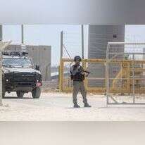 כוחות הביטחון סמוך למחסום עופר. | פלאש 90