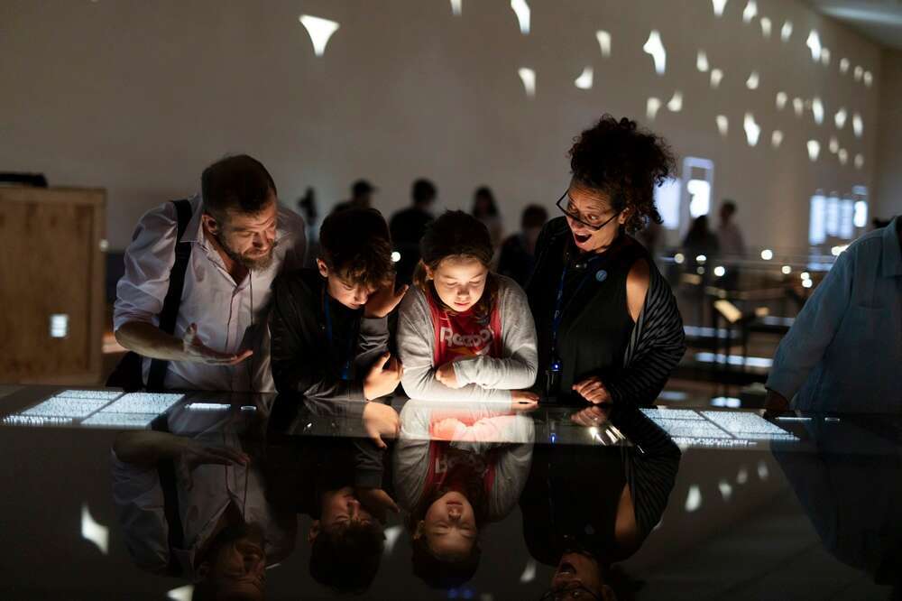 תערוכה בספרייה הלאומית . | אורי ברקת