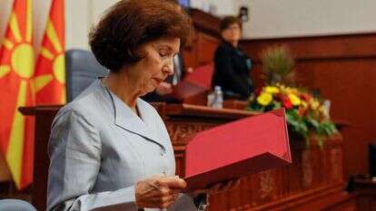 נשיאת צפון מקדוניה,  גורדנה סיליאנובסקה-דבקובה, בטקס השבעתה, אתמול. | EPA