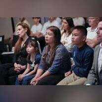 בני משפחות הנרצחים התאילנדים ושגרירת ישראל בתאילנד. | שגרירות ישראל בתאילנד