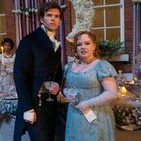 לוק ניוטון וניקולה קוכלן מגלמים את קולין ודפני בעונה השלישית של ברידג'רטון. | באדיבות נטפליקס