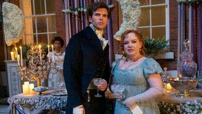 לוק ניוטון וניקולה קוכלן מגלמים את קולין ודפני בעונה השלישית של ברידג'רטון. | באדיבות נטפליקס לוק ניוטון וניקולה קוכלן מגלמים את קולין ודפני בעונה השלישית של ברידג'רטון. | באדיבות נטפליקס