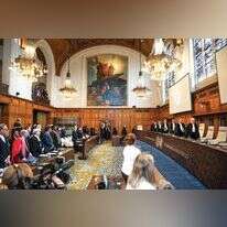 השופטים נכנסים לבית הדין אתמול בהאג. | אי.פי.איי