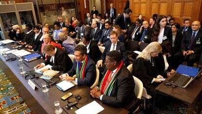 הצוות המשפטי של דרום אפריקה בבית הדין בהאג, היום. | Nick Gammon / AFP