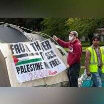 מפגין פרו-פלסטיני באוניברסיטת וושינגטון בסיאטל, ארה"ב. | Jason Redmond / AFP)