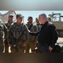 ראש הממשלה בנימין נתניהו עם לוחמי גדוד 55 של התותחנים. | מעיין טואף, לע"מ