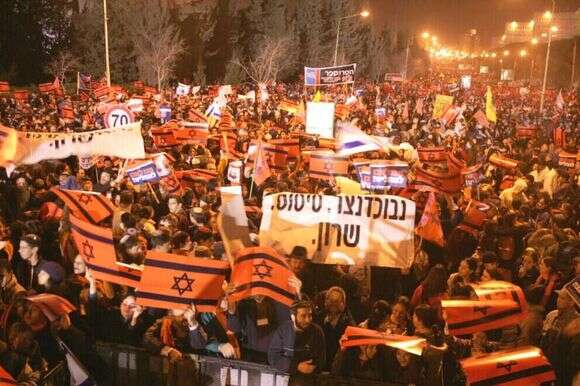 הפגנה בעד משאל עם על תוכנית ההתנתקות, 2005. | מרים צחי