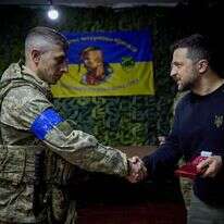 זלנסקי פוגש לוחמים בחרקוב. | AFP