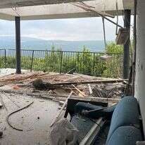 סלון ביתה של משפחת גליל, שתולה. | יוסף לוי