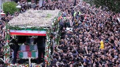 מסע הלוויה בתבריז, צפון מערב איראן. | EPA