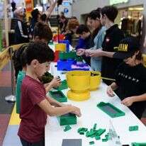 בניית לגו בתל אביב. | תומר נויברג, פלאש 90