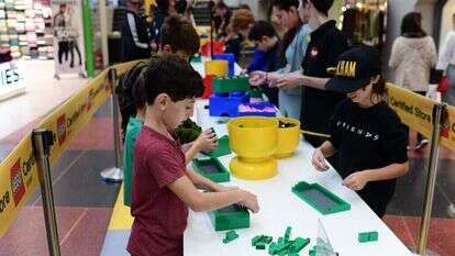 בניית לגו בתל אביב. | תומר נויברג, פלאש 90