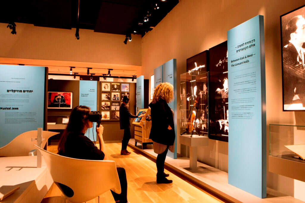 מבקרים במוזיאון "אנו". | רוני כנעני מבקרים במוזיאון "אנו". | רוני כנעני