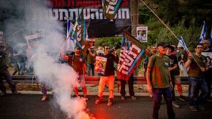 הפגנת "אחים לנשק" על כביש 1. | יונתן זינדל, פלאש 90