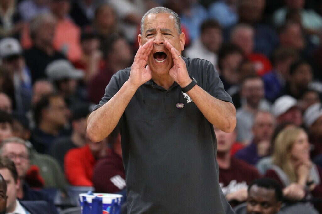 "שארפ אפילו לא קרוב לתקרה שלו". המאמן קלווין סמסון. | AFP