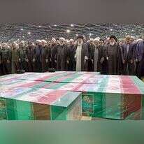 חמינאי ובכירי המשטר באיראן בהלווייתו של ראיסי. | איי.אף.פי