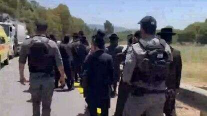 המשטרה מפנה מסתננים למירון. | מתוך סרטון דוברות המשטרה המשטרה מפנה מסתננים למירון. | מתוך סרטון דוברות המשטרה