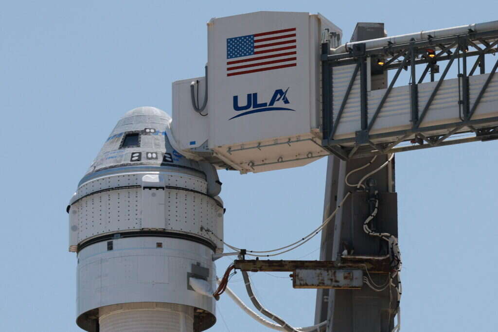 סטארליינר מורכב על גבי המשגר. | AFP