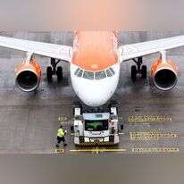 מטוס של חברת התעופה איזי ג'ט. | EPA/FILIP SINGER