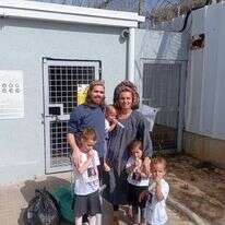 אריאל דנינו ומשפחתו לאחר שחרורו מהמעצר המנהלי. | ללא קרדיט