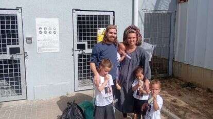 אריאל דנינו ומשפחתו לאחר שחרורו מהמעצר המנהלי. | ללא קרדיט אריאל דנינו ומשפחתו לאחר שחרורו מהמעצר המנהלי. | ללא קרדיט