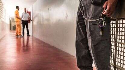 חיי בית הסוהר הופכים לכלא נפשי גם לסוהרים. כלא איילו. | דן חיימוביץ