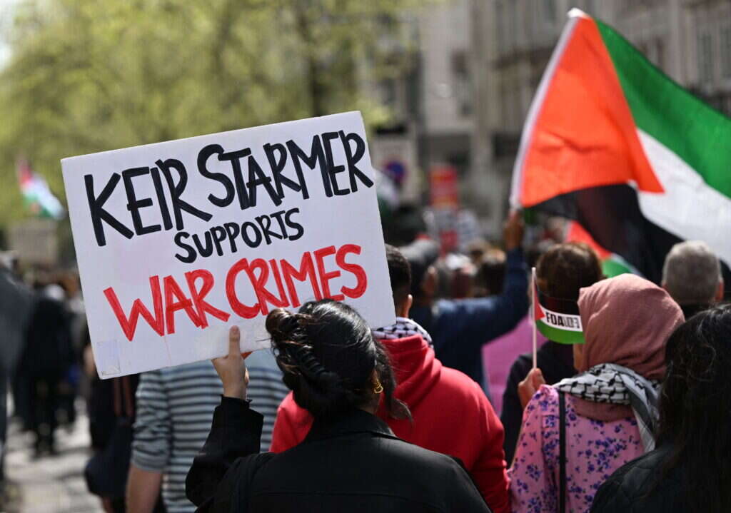 הפגנה נגד קיר סטארמר. | JUSTIN TALLIS / AFP