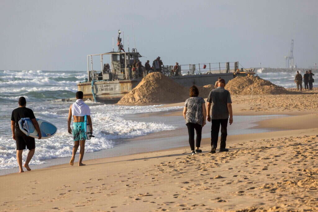 כלי שיט אמריקני שנסחף מעזה לחוף אשדוד. | AFP