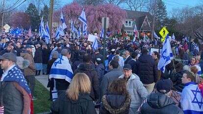 הפגנת תמיכה בישראל מול הפגנת תמיכה בחמאס בטינק, ניו גרז'י (ארה"ב). | דוברות זק"א