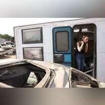 "את מסתכלת ואומרת: זה מה שהציל אותנו?". בלג'מן־כאדר בקרוואן, שבועיים אחרי הטבח. | רויטרס