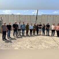 תא"ל יקי דולף, מפקד אוגדת יהודה ושומרון, בסיור בקו התפר עם ראש המועצה, סגניה, בכירי המועצה ונציגי היישובים. באדיבות המועצה תא"ל יקי דולף, מפקד אוגדת יהודה ושומרון, בסיור בקו התפר עם ראש המועצה, סגניה, בכירי המועצה ונציגי היישובים. באדיבות המועצה