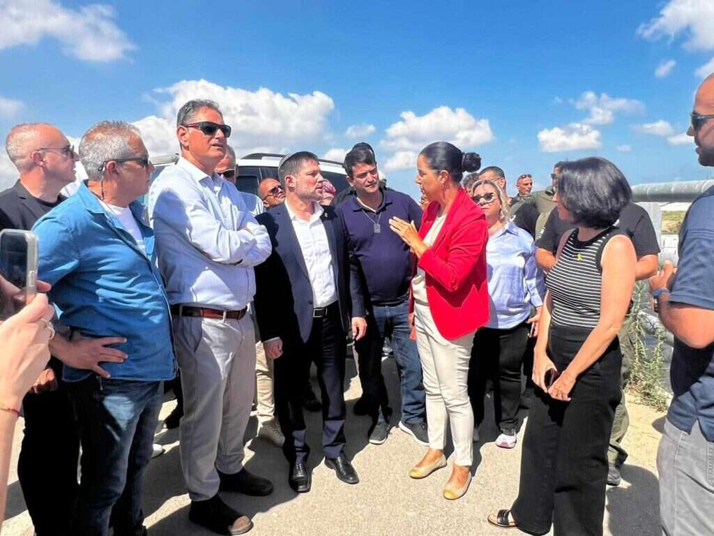 ראש מועצת עמק חפר, ד"ר גלית שאול עם שר האוצר, בצלאל סמוטריץ' היום. באדיבות המועצה ראש מועצת עמק חפר, ד"ר גלית שאול עם שר האוצר, בצלאל סמוטריץ' היום. באדיבות המועצה