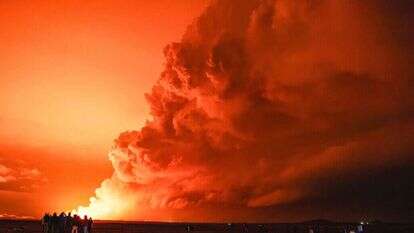 התפרצות הר הגעש באיסלנד, אתמול. | Ael Kermarec / AFP