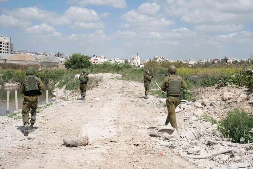 לוחמי צה"ל בסריקות באזור קו התפר, לאחר הירי לבת חפר וליישובי הסביבה מאזור טול-כרם, בשבוע שעבר. | דובר צה"ל