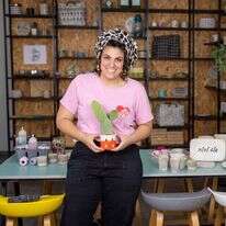 הדס זגרון, בעלת סטודיו לסדנאות בטון "הדס זגרון". | אריק סולטן