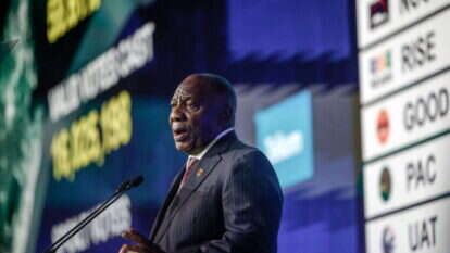 נשיא דרום אפריקה סיריל רמפוסה נואם לאחר ההכרזה על תוצאות הבחירות. | AFP