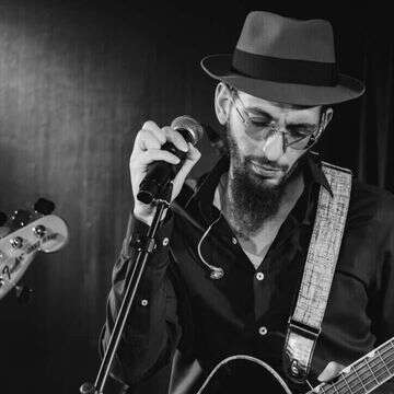 מנחם שוקרון. | אליאב ג'יאן.