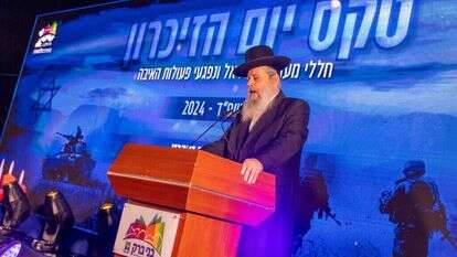 ראש העיר הרב חנוך זייברט. | יוסי אלוני