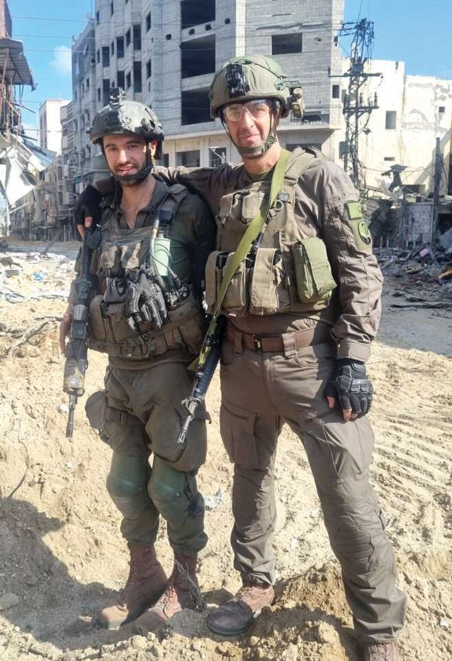 אבידן ורועי במפגש בתוך הרצועה. | באדיבות המשפחה